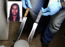 Facas apreendidas no local do crime; foto: Sidnei Bronka/Ligado Na Notícia