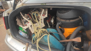 SIG prende 2 envolvidos em roubo a supermercado no Jardim Água Boa; 1 ainda está foragido