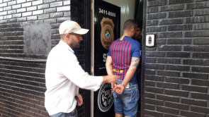 SIG prende 2 envolvidos em roubo a supermercado no Jardim Água Boa; 1 ainda está foragido