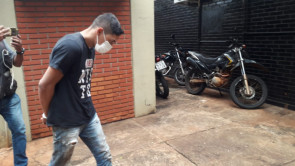 SIG prende 2 envolvidos em roubo a supermercado no Jardim Água Boa; 1 ainda está foragido