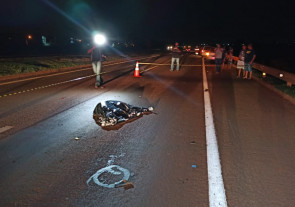 Motociclista é 'colhida' por carro e morre atropelada na BR-163 em Dourados