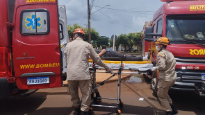 Jovem fica em estado grave após bater moto em caminhonete em Dourados