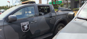 Confronto tem saldo de 5 policiais feridos, além de indígenas, e 10 viaturas danificadas