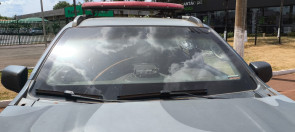 Confronto tem saldo de 5 policiais feridos, além de indígenas, e 10 viaturas danificadas