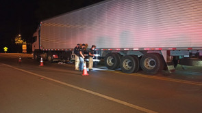 Com Bíblia na mão, homem ‘se joga’ na frente de carreta e morre na BR-163, em Douradina