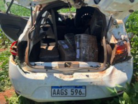 Homem é preso após capotar carro com 300 quilos de maconha em rodovia de MS