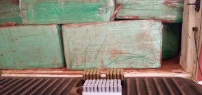 Motorista abandona caminhonete e Polícia Militar Rodoviária apreende quase 1 tonelada de droga na MS-379