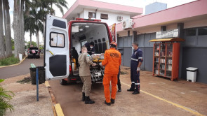 Casal é levado para o hospital após caminhonete capotar em Dourados; mulher está em estado gravíssimo