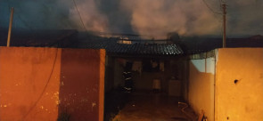 Casa fica destruída em incêndio no Jardim Novo Horizonte