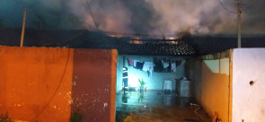 Casa fica destruída em incêndio no Jardim Novo Horizonte