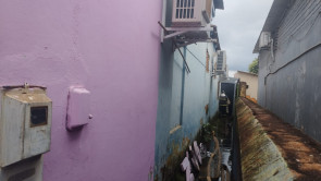 Bombeiros controlam incêndio em depósito de loja no centro de Dourados