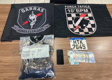 Roupas usadas no crime foram apreendidas, além de uma placa furtada; Foto: Divulgação/PC