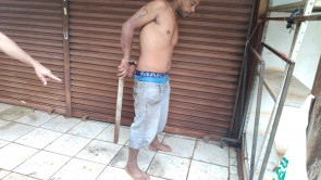 Exclusivo: Preso homem que tentou matar morador de rua com pauladas na casa em frente à Havan