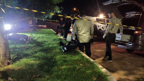 Homem é assassinado como a facada no peito em frente à Praça Paraguaia em Dourados