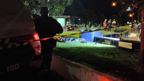 Homem é assassinado como a facada no peito em frente à Praça Paraguaia em Dourados