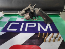 Arma é calibre 22 e estava com nove munições intactas; Foto: Adilson Domingos