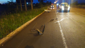 Jovens são atropelados enquanto empurravam moto na MS-156; uma pessoa morreu
