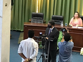 Vereadores eleitos e reeleitos tomam posse na Câmara Municipal de Dourados