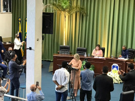 Vereadores eleitos e reeleitos tomam posse na Câmara Municipal de Dourados