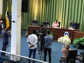 Vereadores eleitos e reeleitos tomam posse na Câmara Municipal de Dourados