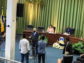 Vereadores eleitos e reeleitos tomam posse na Câmara Municipal de Dourados