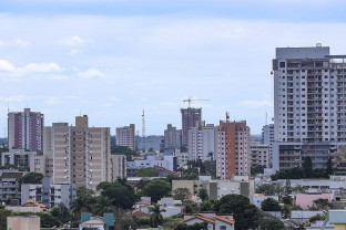 Nuvens ainda aparecem nesta terça-feira, mas tempo segue firme em Dourados