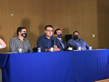 Alan Guedes durante coletiva de imprensa nesta quinta; Foto: Luiz Guilherme/Ligado Na Notícia