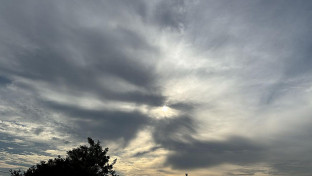 Sol deve aparecer entre nuvens nesta terça-feira em Dourados; não chove