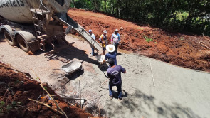 Pescadores constroem acesso público ao Rio Dourados às margens da BR-163