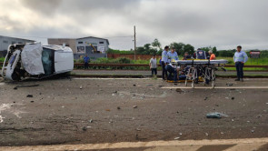 Motorista perde controle do carro, colide com outro e veículo pega fogo em Dourados