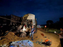 Grave colisão entre 3 carretas mata caminhoneiro de 61 anos na MS-395