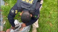 Morador da fronteira é preso com 2,5 quilos de cocaína em fundo falso de moto