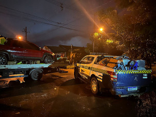 Dupla consegue fugir e polícia apreende 3t de maconha em residência da fronteira