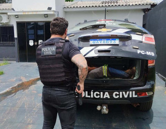 Polícia prende homem acusado de estuprar a própria irmã de 15 anos em aldeia
