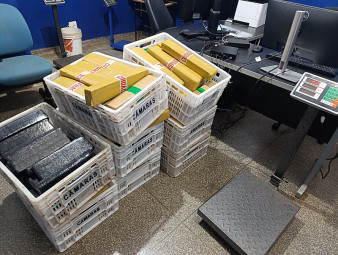 Homem consegue fugir e abandona carro roubado com 220 quilos na fronteira