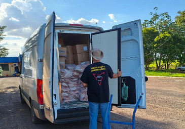 Furgão é apreendido com 1,3 tonelada de pescado clandestino na BR-163