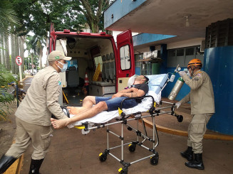 Gabriel chegando ao Hospital da Vida; Foto: Sidnei Bronka/Ligado Na Notícia