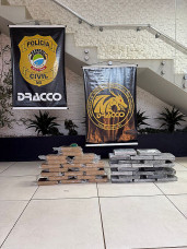 Dupla é presa com 40,8 quilos de cocaína em ação contra o tráfico