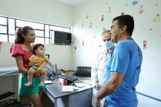 Marçal faz visita surpresa em posto de saúde e reforça atendimento humanizado