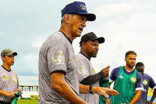 Ameaçados, Costa Rica e Pantanal trocam treinadores antes da última rodada