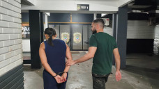 Polícia prende mulher suspeita de aplicar golpe em ao menos 17 pessoas