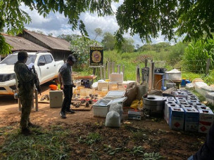 Polícia paraguaia destrói laboratório de droga premium destinada ao Brasil