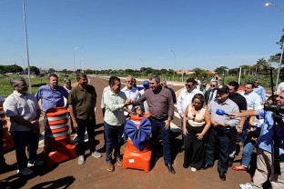 Marçal entrega duplicação da Aziz Rasselen ao lado de Riedel