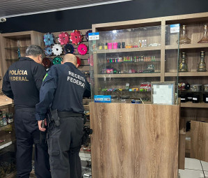 PF mira contrabando de cigarro eletrônico e fábrica clandestina de carvão para narguilé