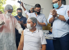 Primeiro douradense a ser vacinado contra a Covid-19; Foto: Sidnei Bronka/Ligado Na Notícia