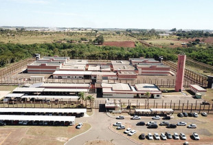 Operação em presídio federal de MS cumpre mandados contra bicheiro carioca