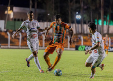 Alex Showco decide, Bataguassu goleia Naviraiense e está na decisão do Estadual