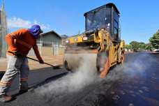 Recapeamento avança na Mozart Calheiros e mobilidade no Água Boa