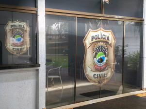 Mulher que dormiu sobre a filha e a matou responderá o processo em liberdade