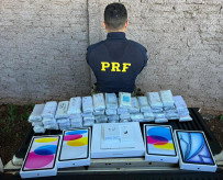 Dono de loja de celulares e o irmão advogado são presos em Dourados com 144 iPhones contrabandeados